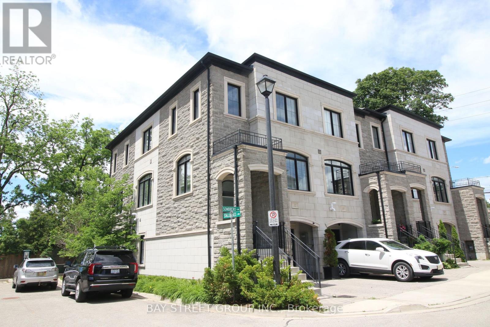 12 Sombrero Lane, Richmond Hill, Ontario  L4C 6E5 - Photo 2 - N13429734