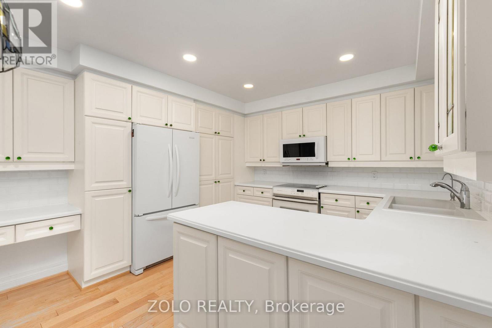 17 Hi Mount Drive, Toronto, Ontario  M2K 1X3 - Photo 13 - C13440304