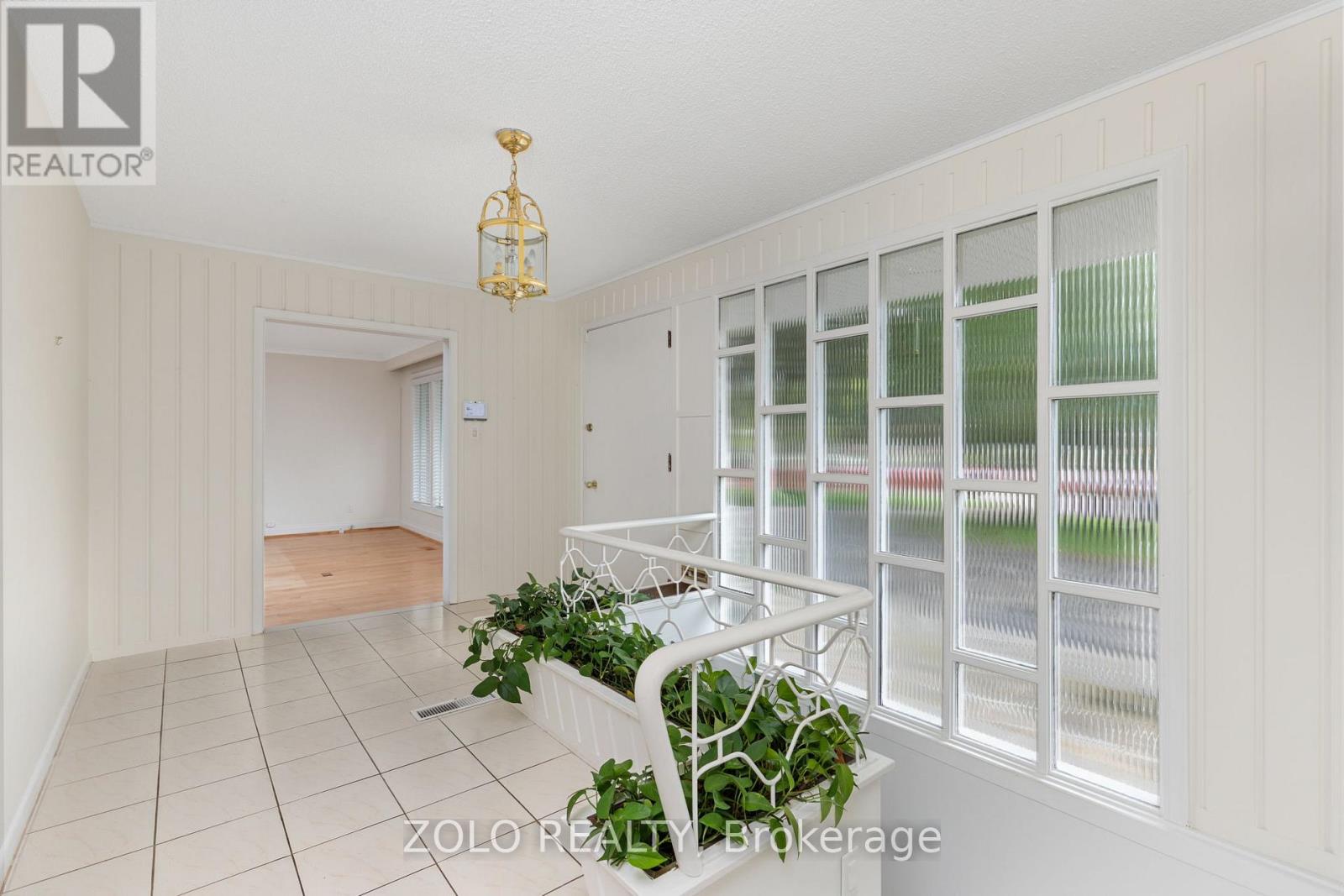 17 Hi Mount Drive, Toronto, Ontario  M2K 1X3 - Photo 5 - C13440304