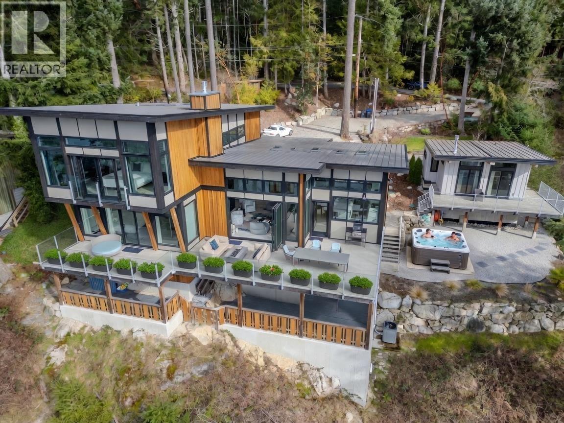 6101 -6099 CORACLE DRIVE, Sechelt, British Columbia