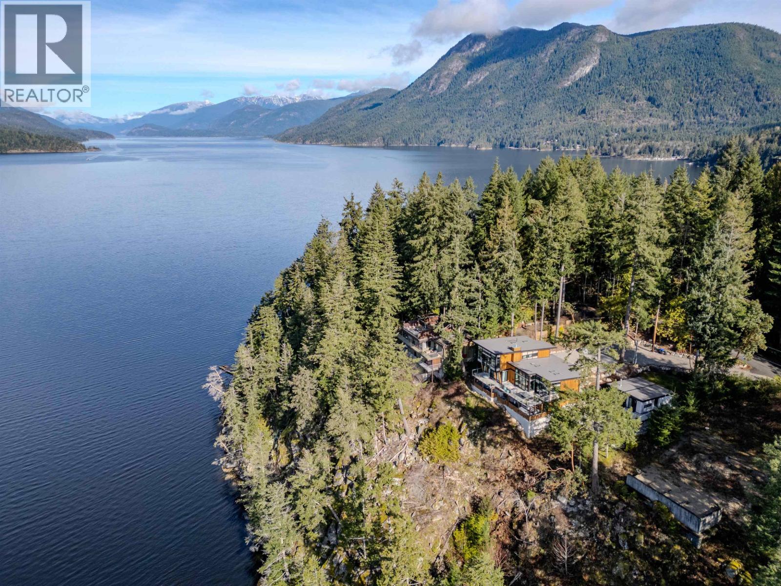 6101 -6099 Coracle Drive, Sechelt, British Columbia  V7Z 0C9 - Photo 2 - R3132287