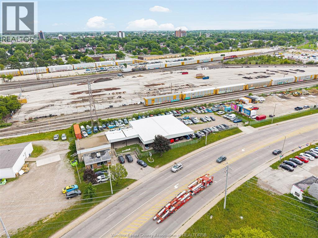 986 TECUMSEH ROAD West, Windsor, Ontario