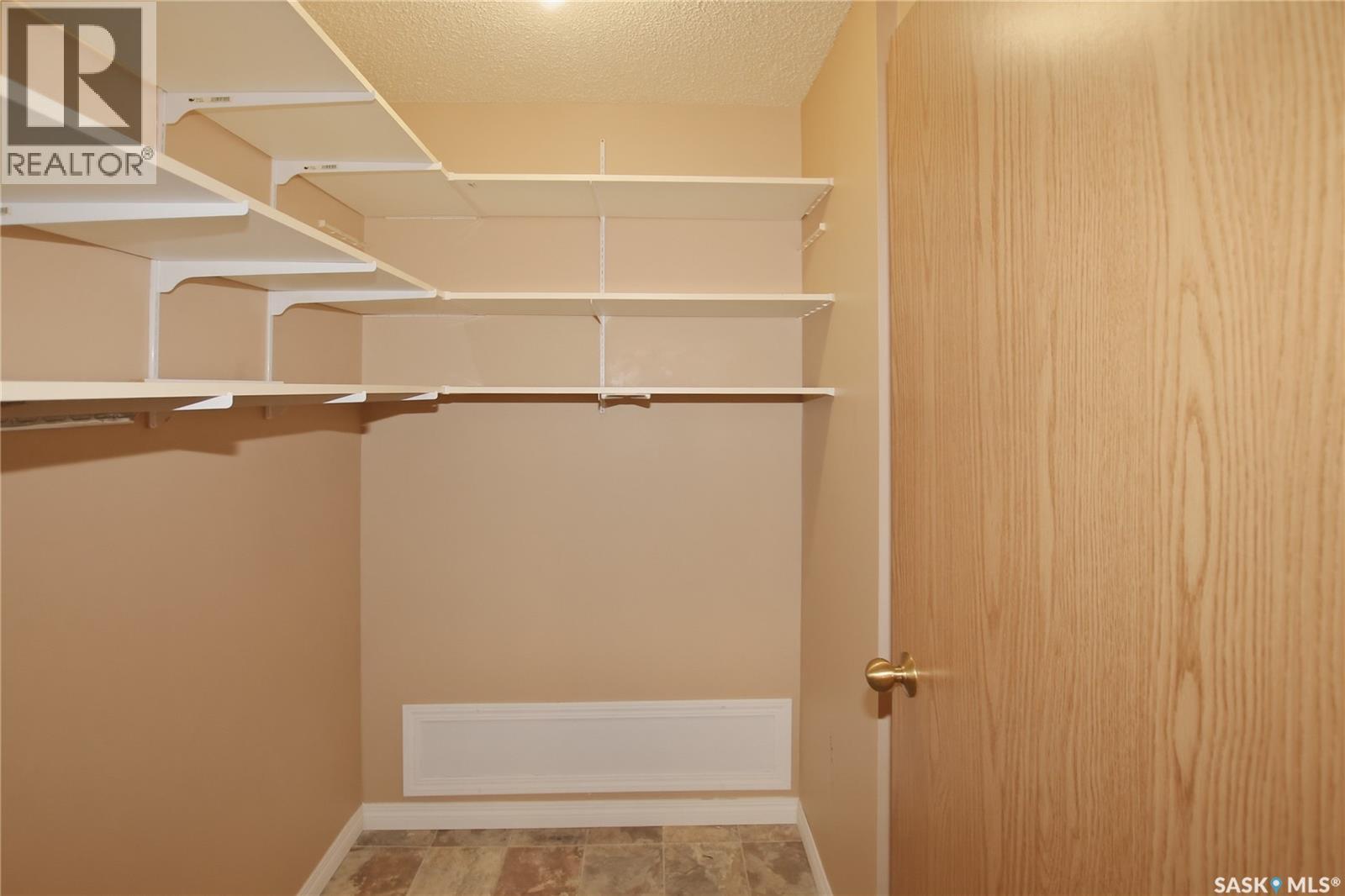 205 1130 9th Avenue Ne, Swift Current, Saskatchewan S9H 2S9 - Photo 13 - SK039196