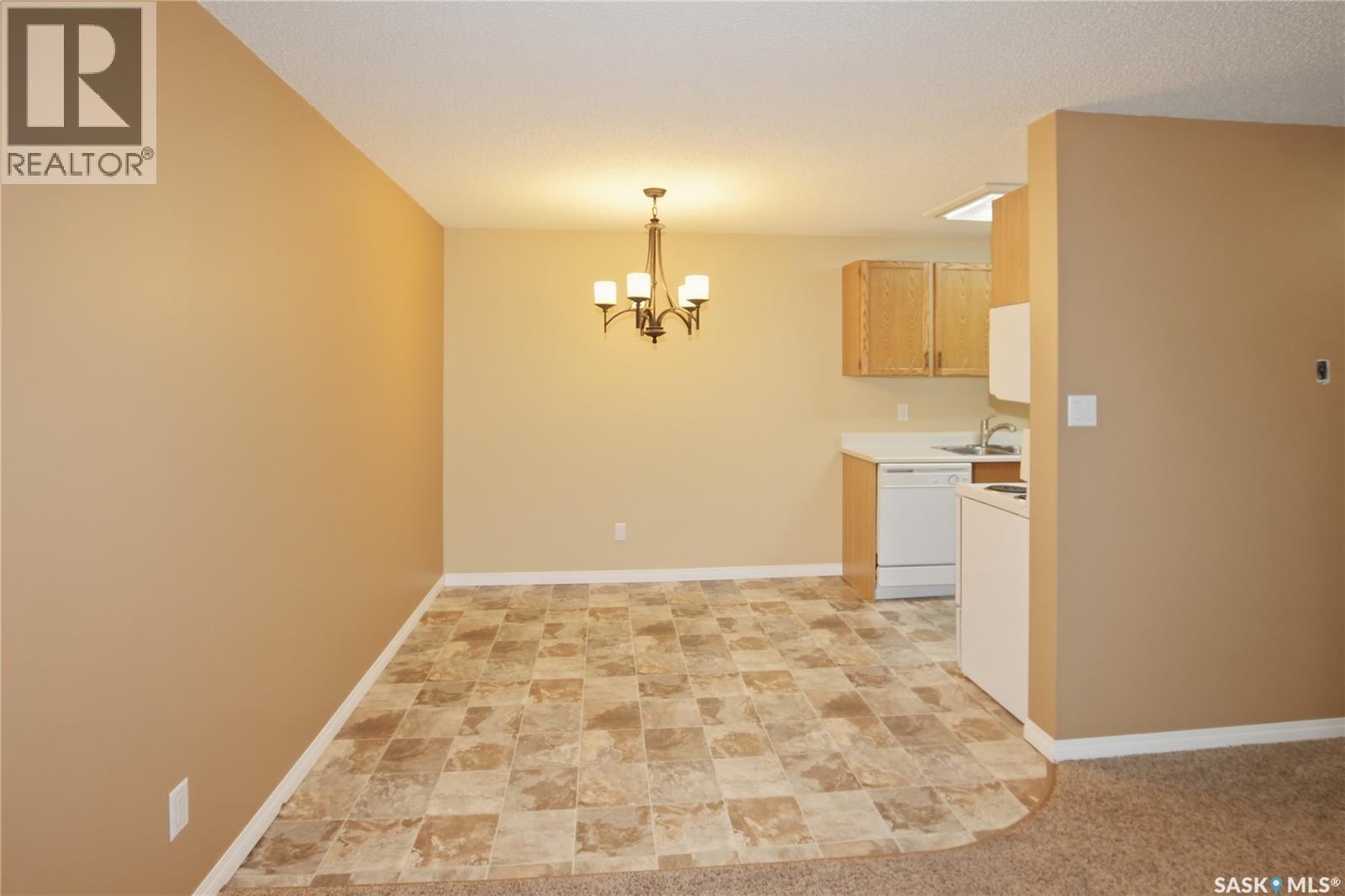 205 1130 9th Avenue Ne, Swift Current, Saskatchewan S9H 2S9 - Photo 4 - SK039196