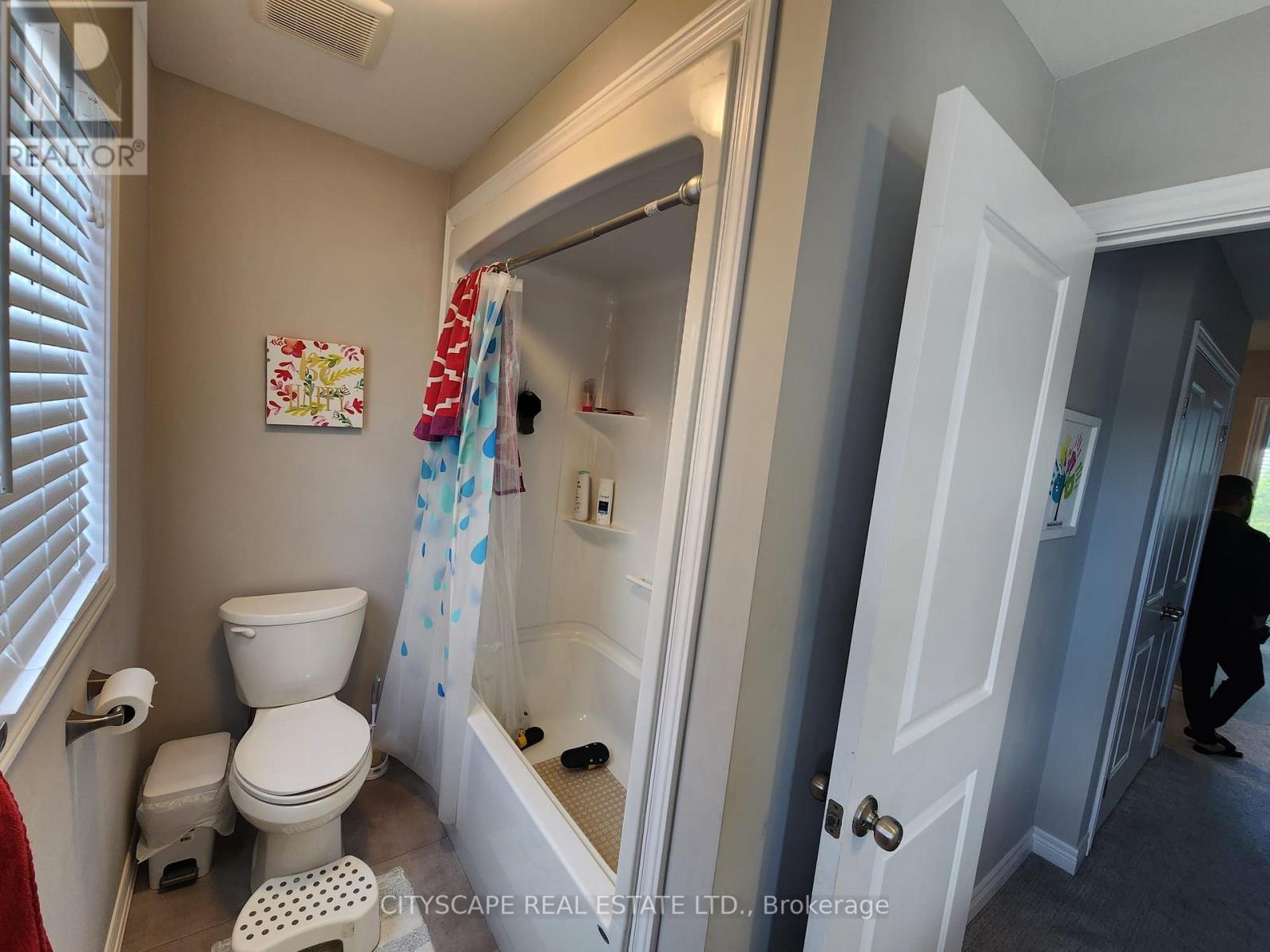 27 Lamb Crescent, Thorold, Ontario  L2V 0G8 - Photo 4 - X13439618