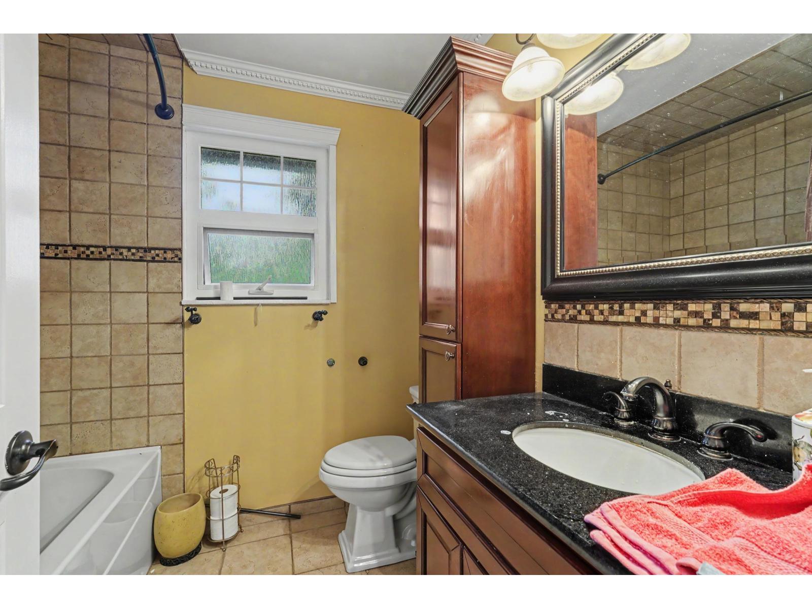 11924-11926 90a Avenue, Delta, British Columbia  V4C 3J3 - Photo 11 - R3134998