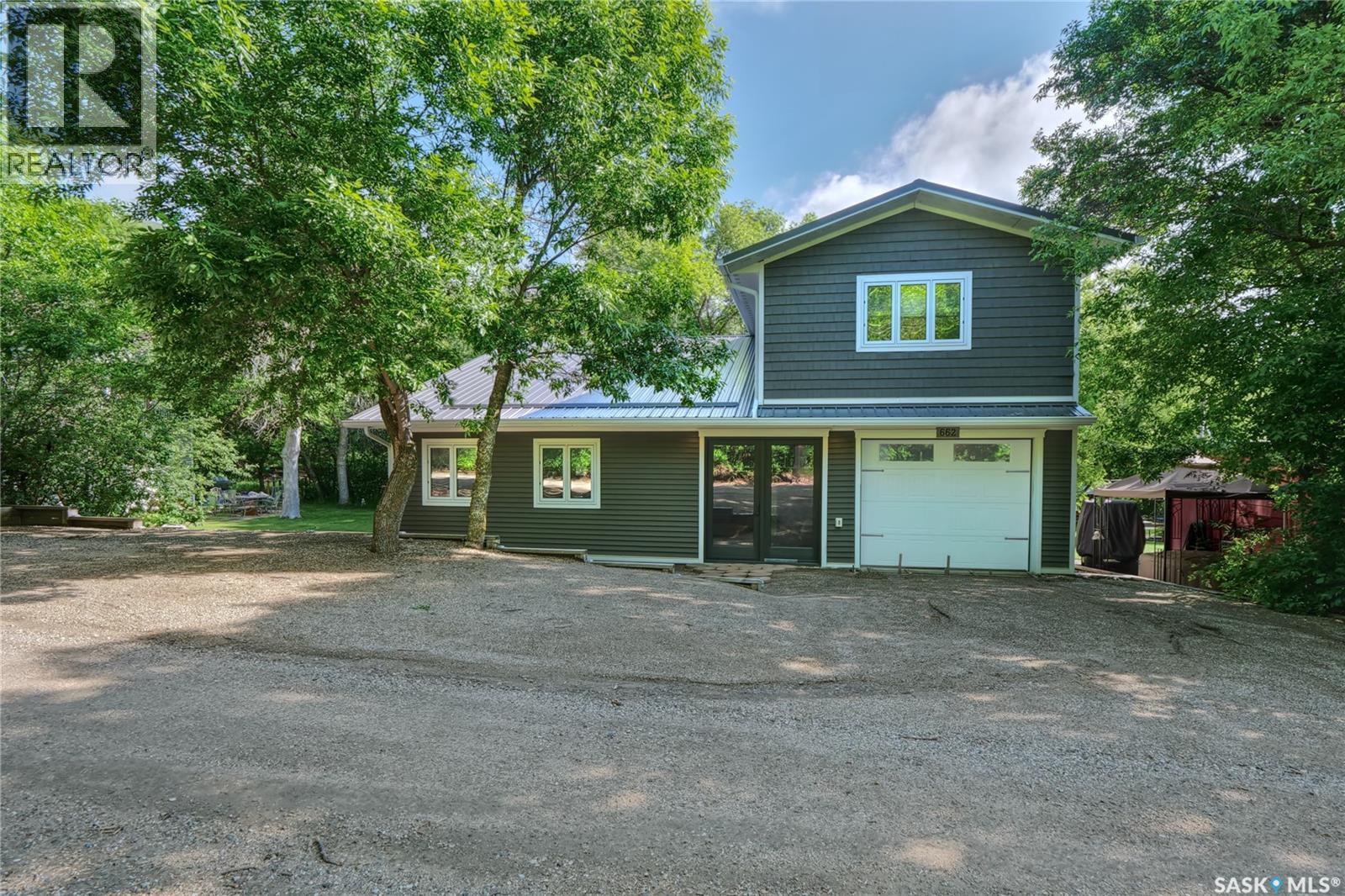 662 Valley Drive, South Lake, Saskatchewan  S0H 4C0 - Photo 2 - SK039295