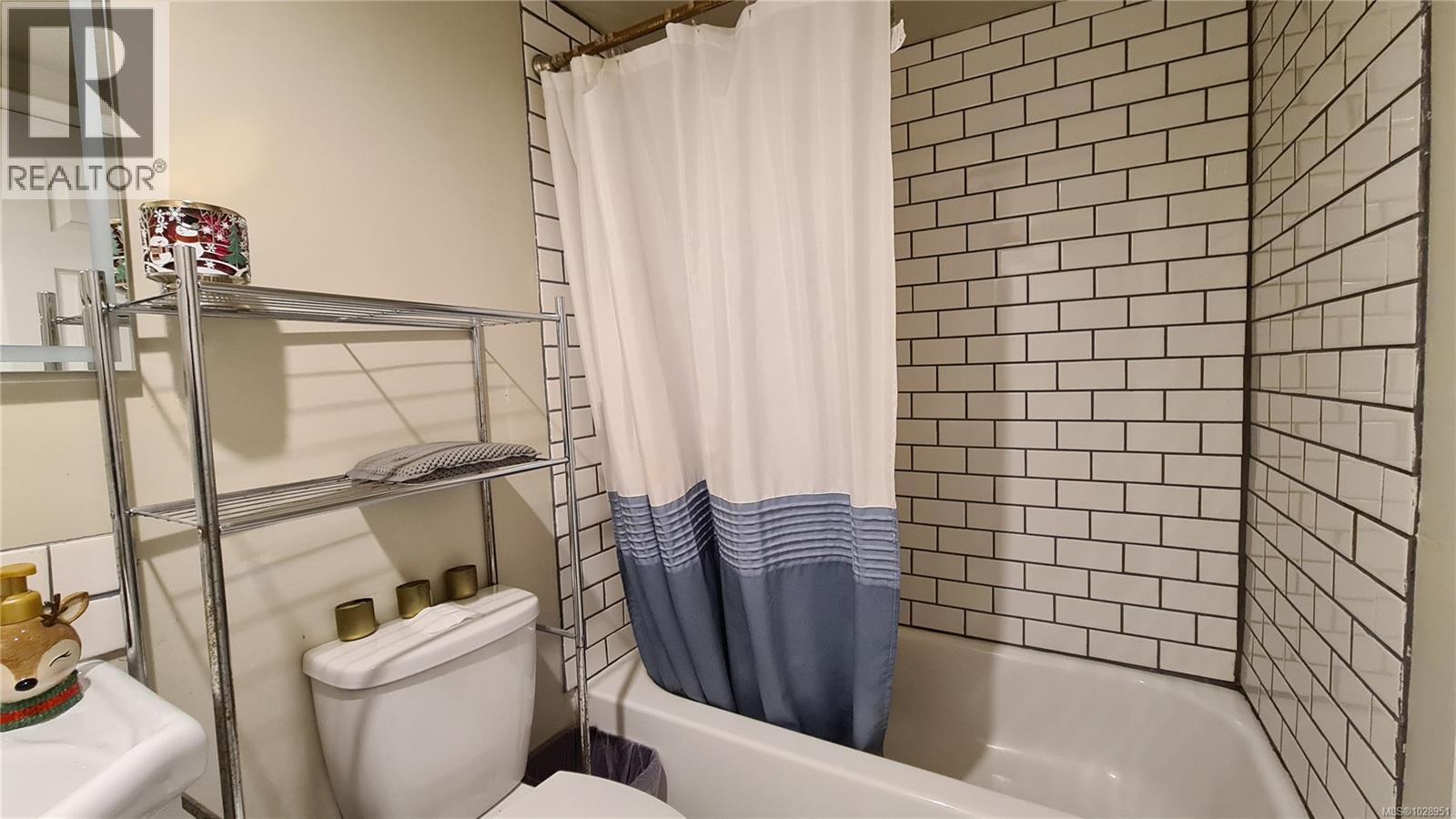 202 1725 Cedar Hill Cross Rd, Saanich, British Columbia  V8P 2P8 - Photo 13 - 1028951