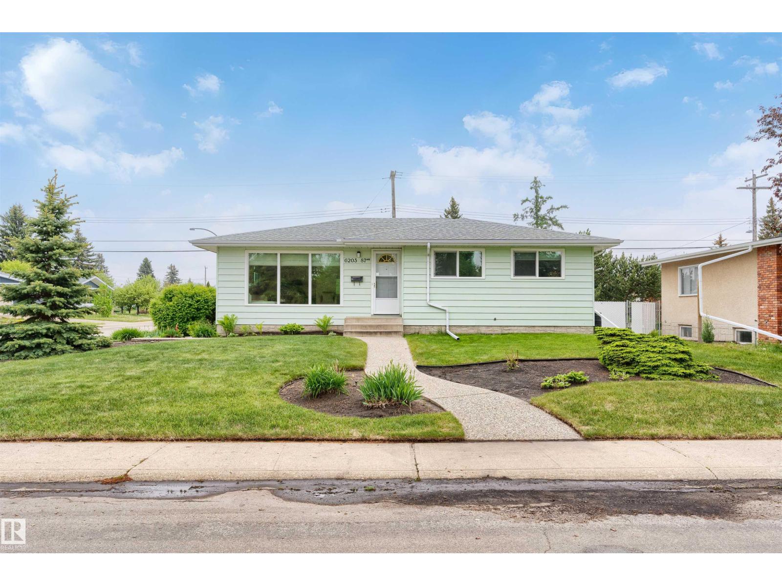 6203 87 Av NW, Edmonton, Alberta  T6B 0L1 - Photo 1 - E4493524