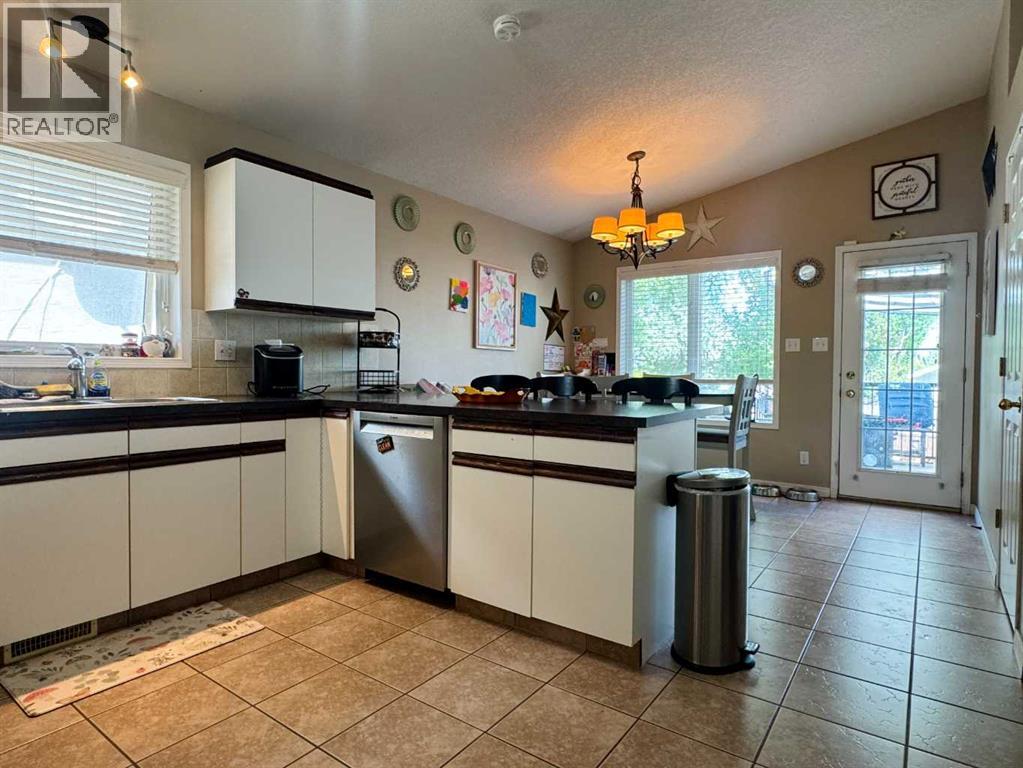 93 Heritage Crescent W, Lethbridge, Alberta  T1K 6X2 - Photo 7 - A2317590