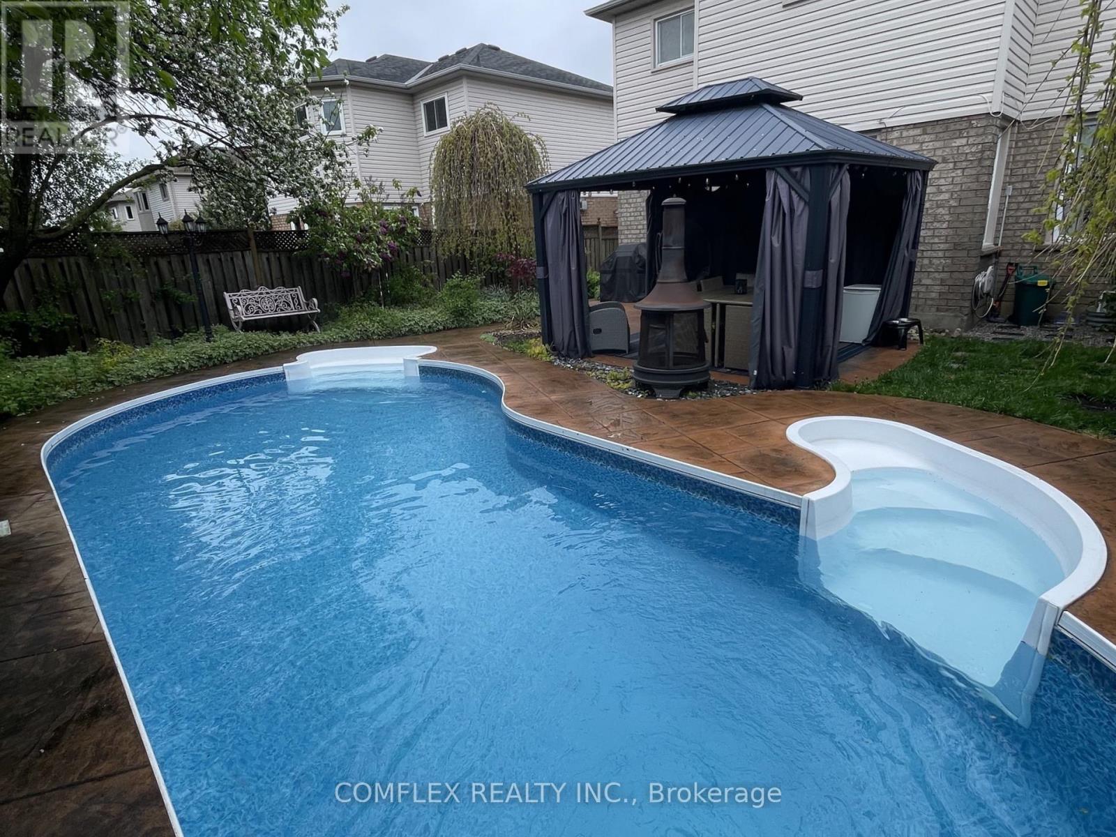 1045 Beaver Valley Crescent E, Oshawa, Ontario  L1J 8N2 - Photo 5 - E13438306