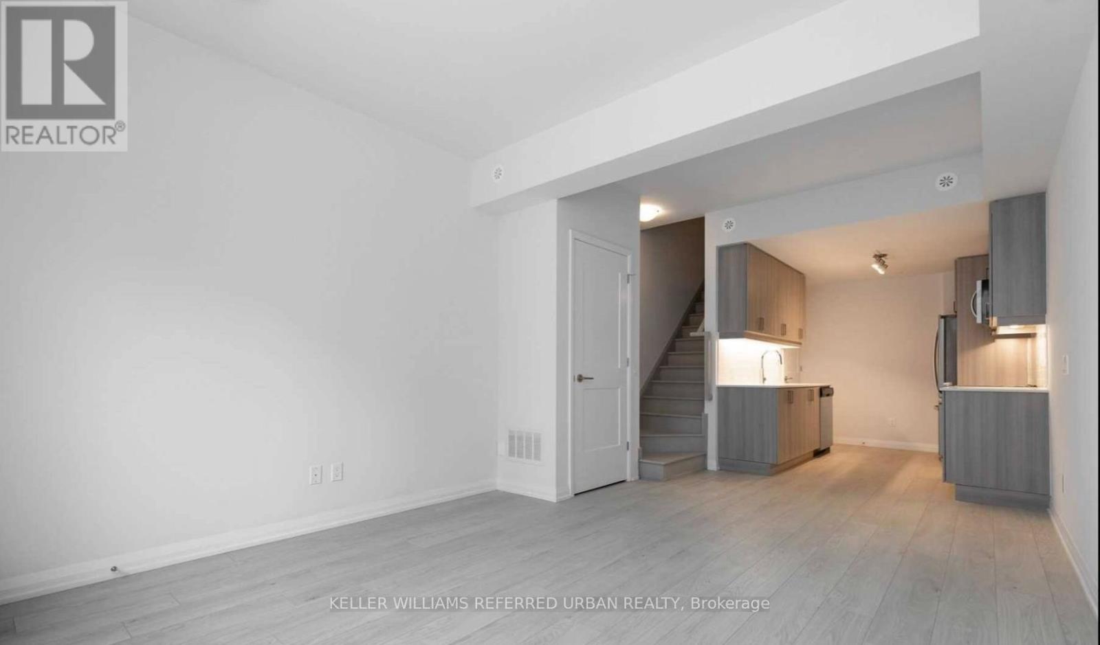 Th23 - 1030 Portage Parkway, Vaughan, Ontario  L4K 0K3 - Photo 5 - N13440514