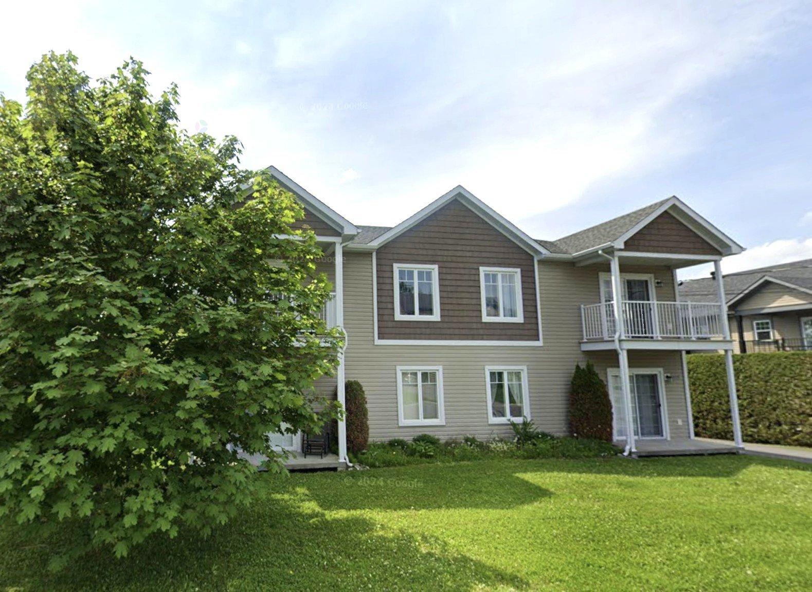 721-727 Rue des Grands-Vents Magog Quebec Canada J1X0N8 2