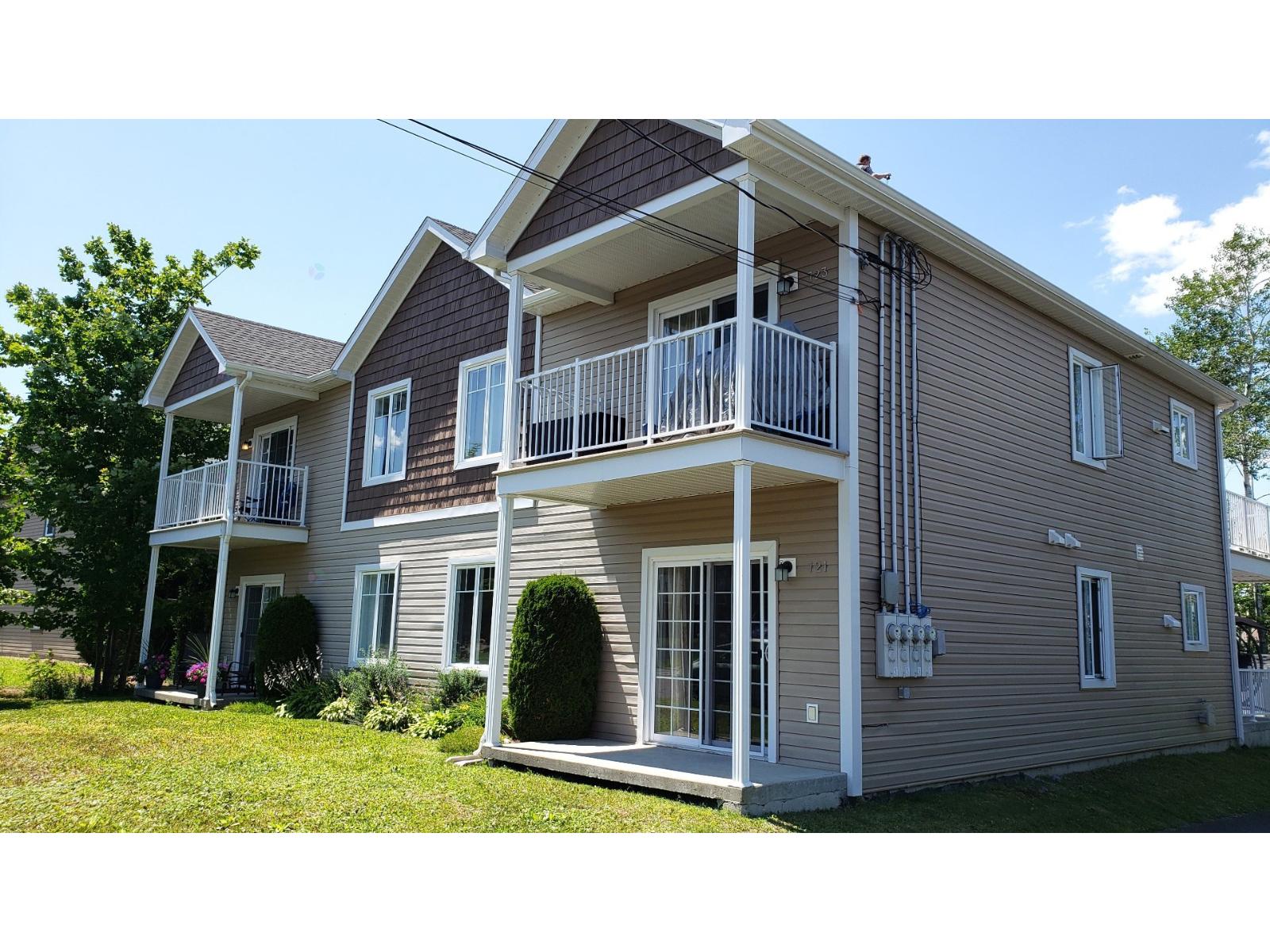 721-727 Rue des Grands-Vents Magog Quebec Canada J1X0N8 3