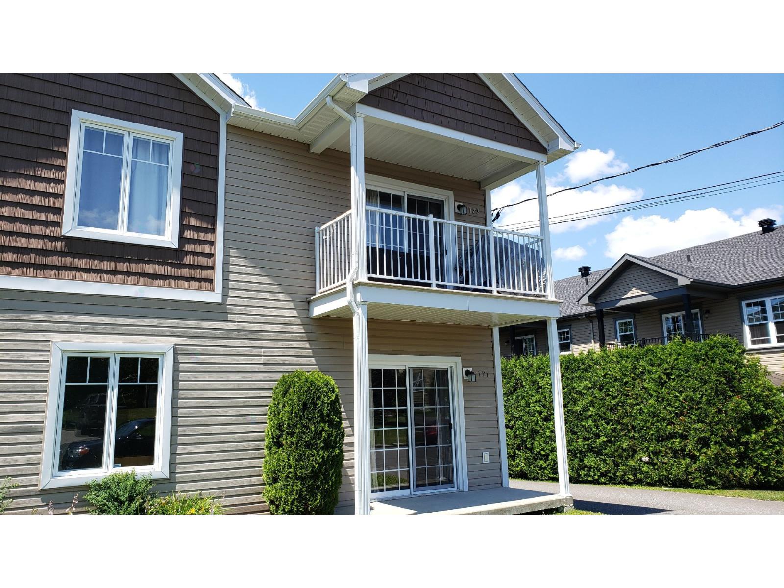721-727 Rue des Grands-Vents Magog Quebec Canada J1X0N8 5
