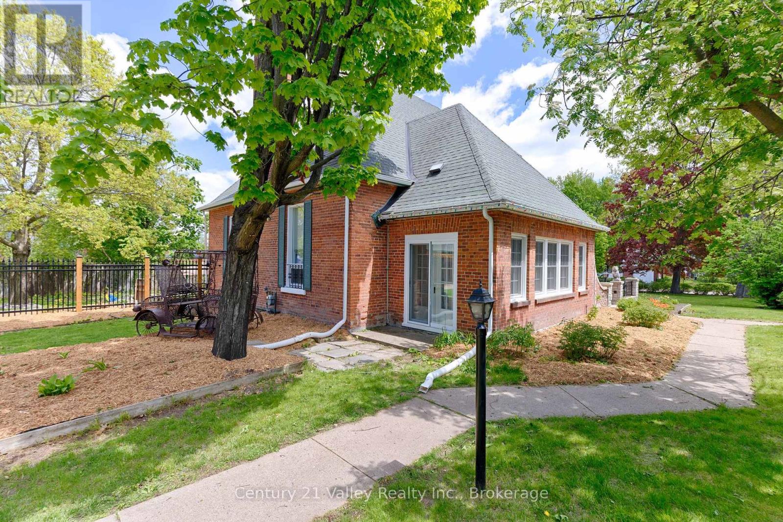311 Supple Street, Pembroke, Ontario  K8A 3H3 - Photo 2 - X13219120