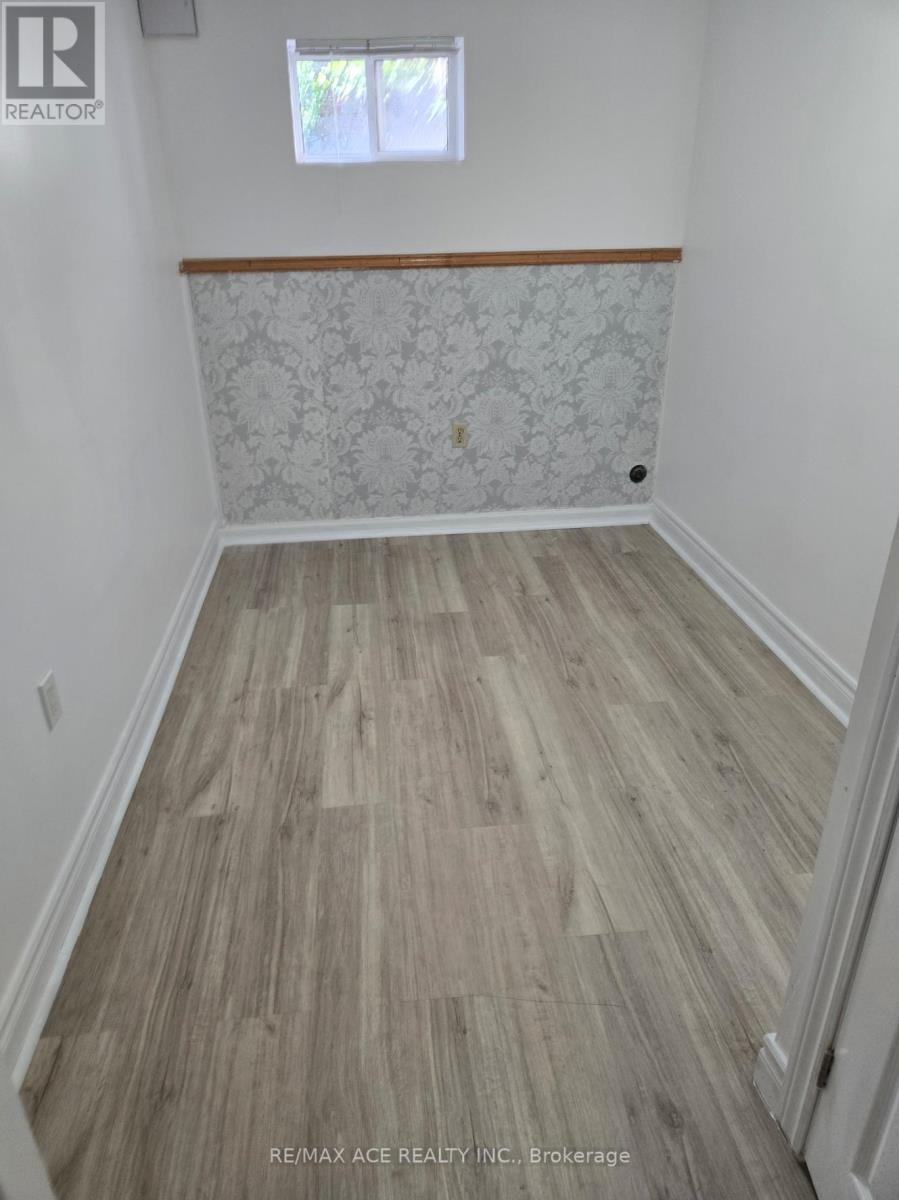 Bsmt - 45 Wheelwright Crescent, Toronto, Ontario M3N 1V2 - Photo 10 - W13440542