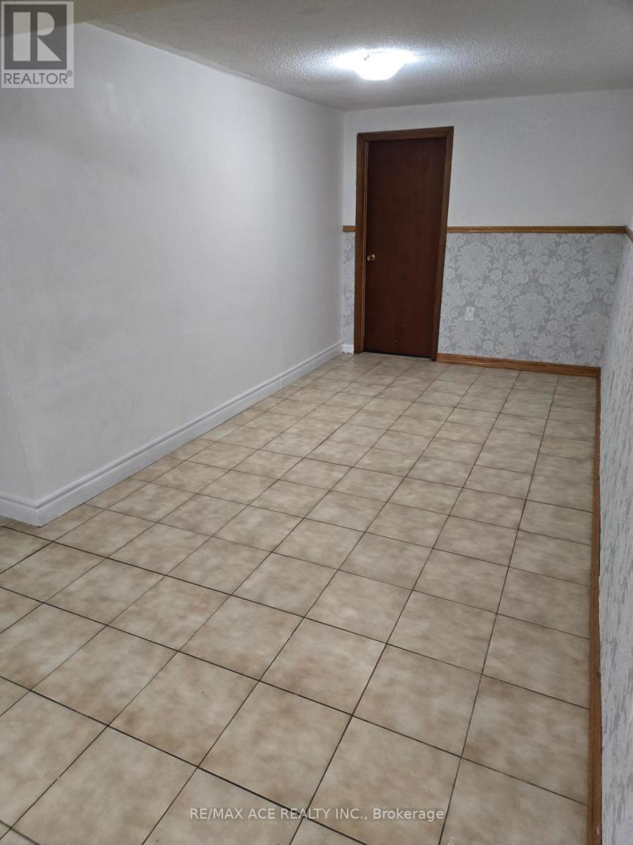 Bsmt - 45 Wheelwright Crescent, Toronto, Ontario M3N 1V2 - Photo 4 - W13440542
