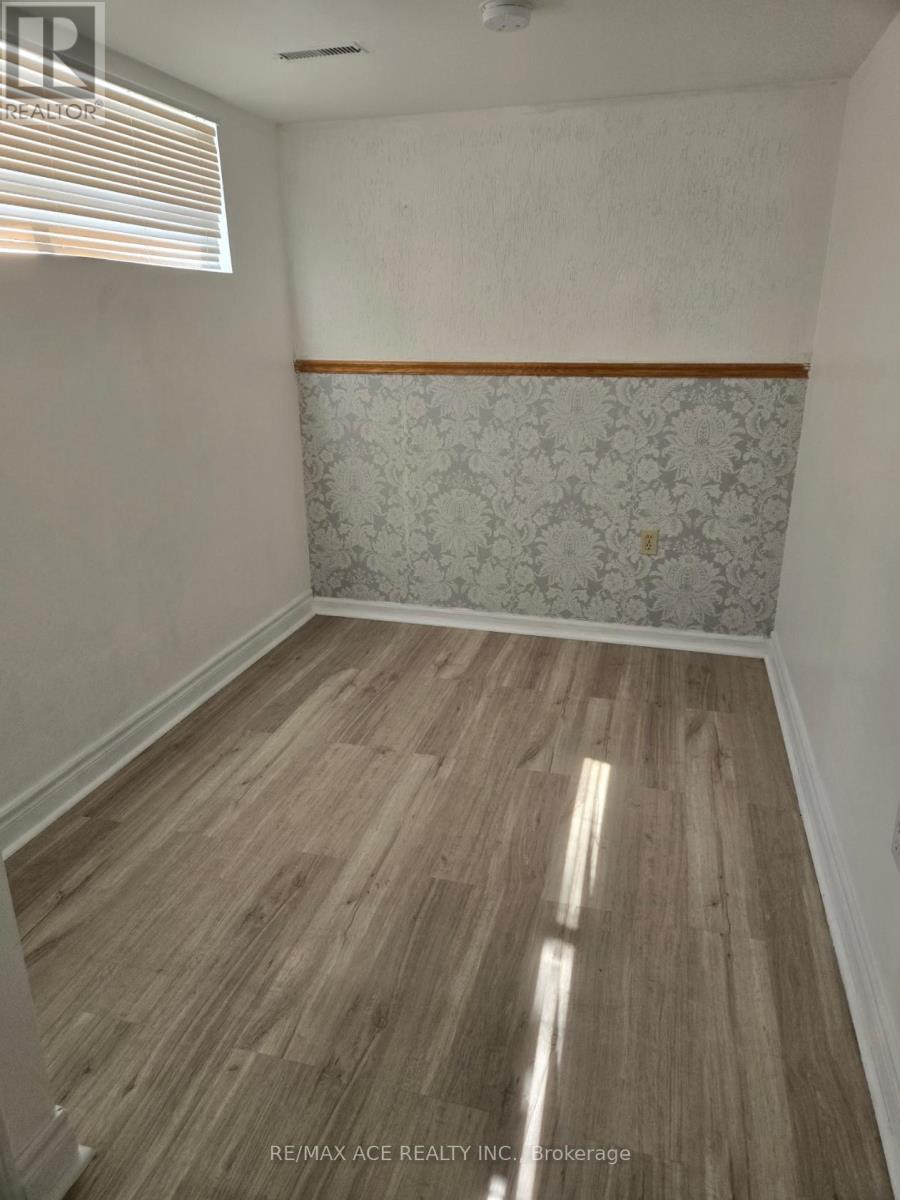 Bsmt - 45 Wheelwright Crescent, Toronto, Ontario M3N 1V2 - Photo 8 - W13440542