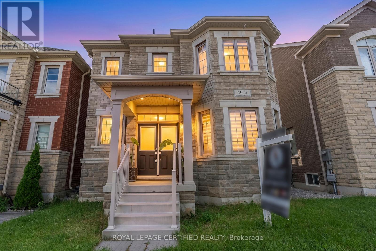 4072 Hillsborough Crescent, Oakville, Ontario  L6H 3P8 - Photo 2 - W13440590