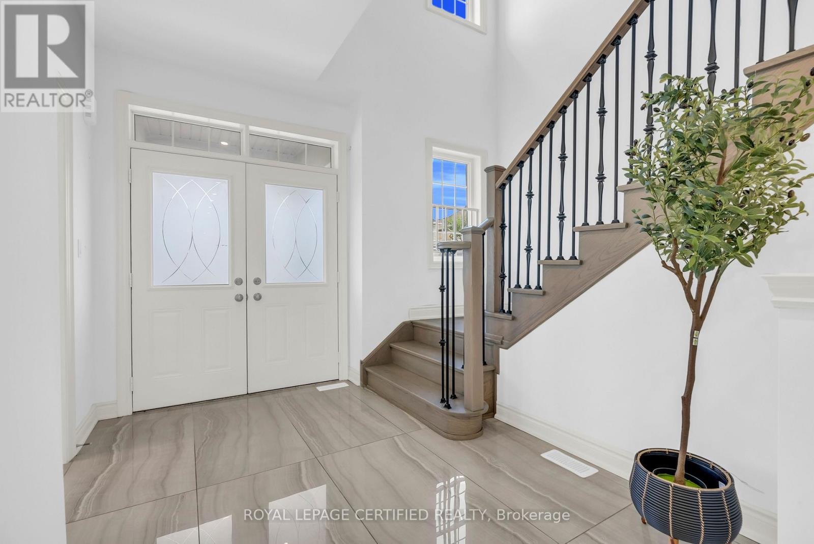 4072 Hillsborough Crescent, Oakville, Ontario  L6H 3P8 - Photo 6 - W13440590