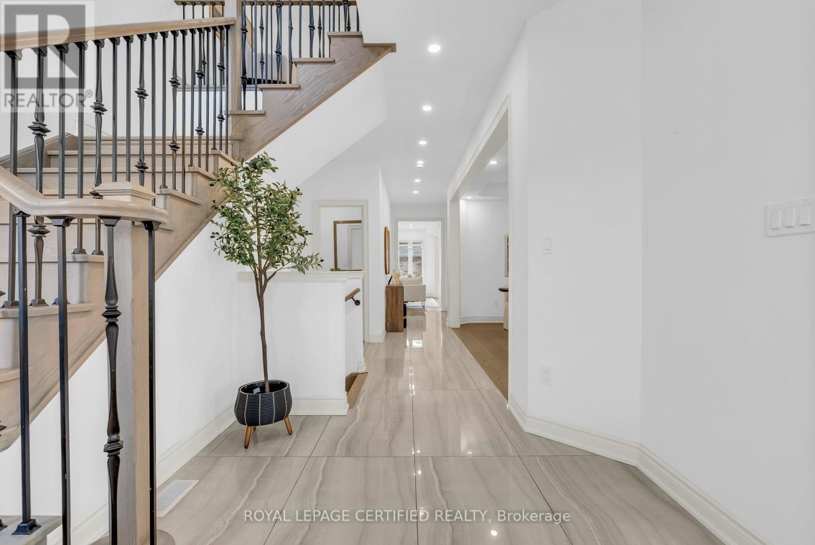 4072 Hillsborough Crescent, Oakville, Ontario  L6H 3P8 - Photo 7 - W13440590