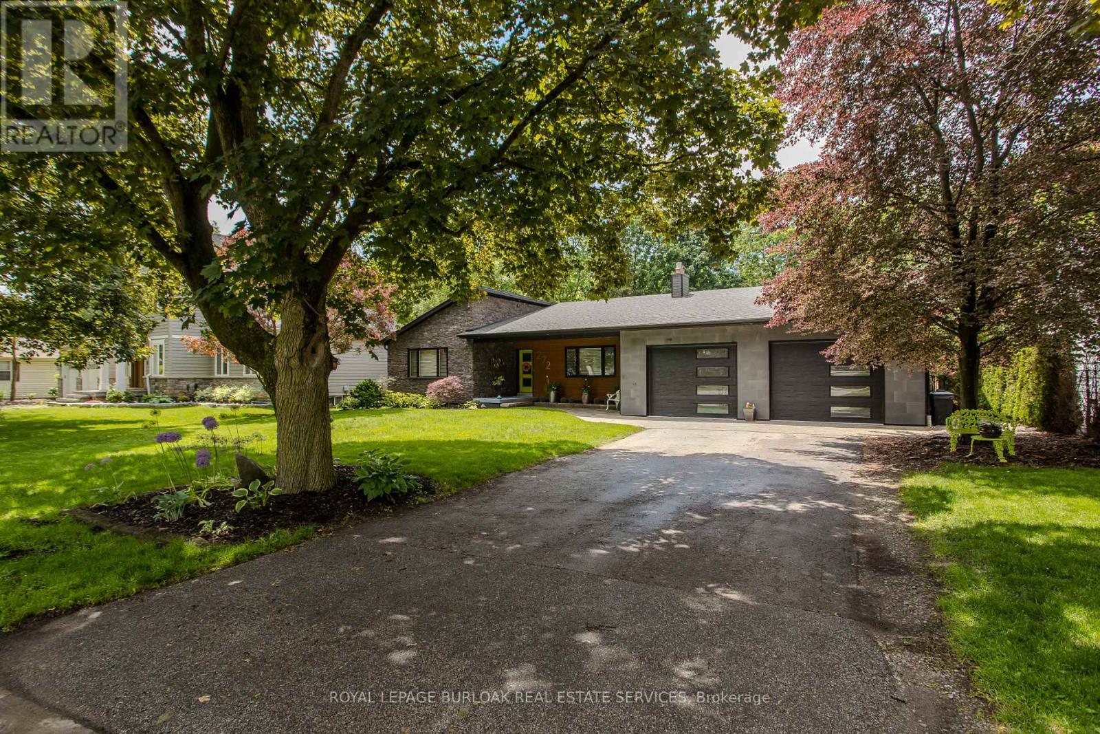 272 Goodram Drive, Burlington, Ontario  L7L 2J5 - Photo 3 - W13438016