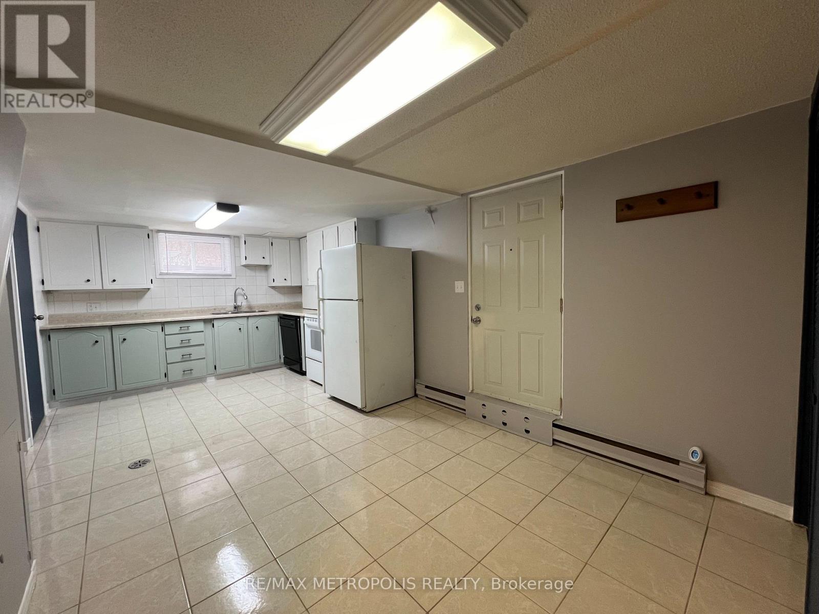 Bsmt - 1101 King Street, Whitby, Ontario  L1N 5A9 - Photo 2 - E13440636