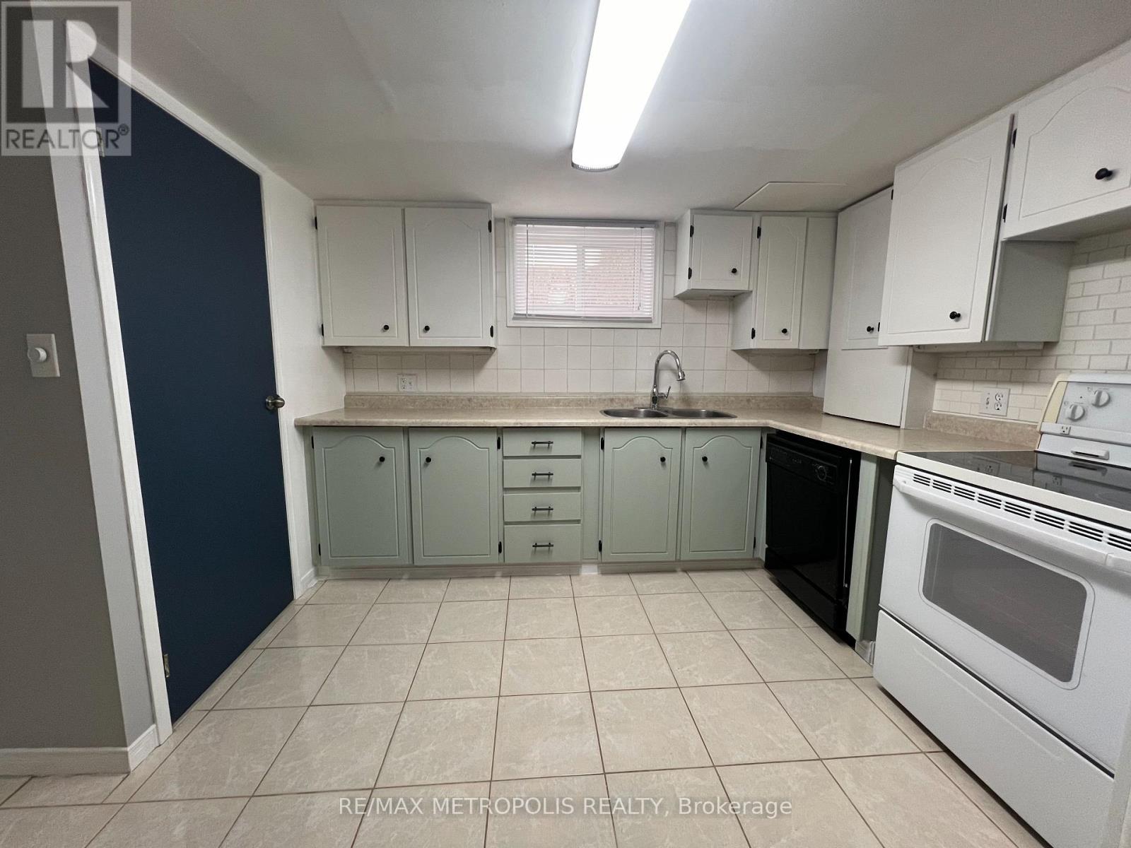 Bsmt - 1101 King Street, Whitby, Ontario  L1N 5A9 - Photo 3 - E13440636