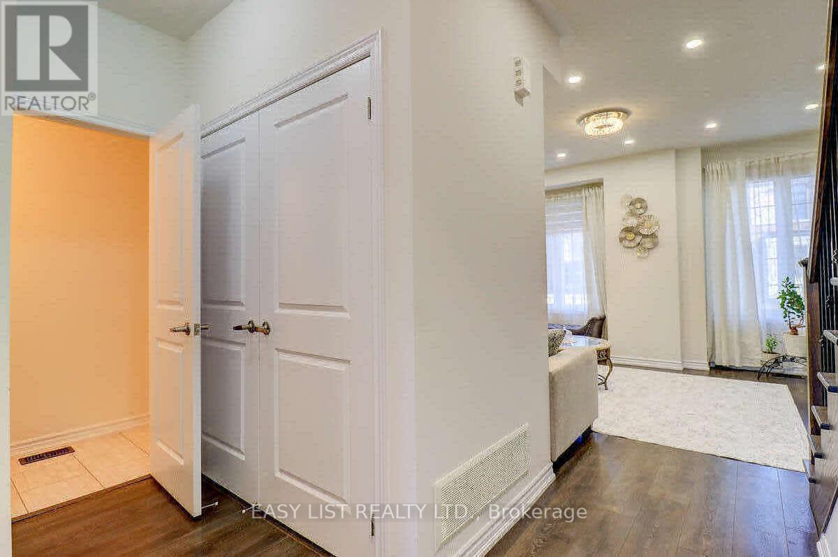 38 Hallmark Way, Whitby, Ontario  L1P 0K2 - Photo 12 - E13440652