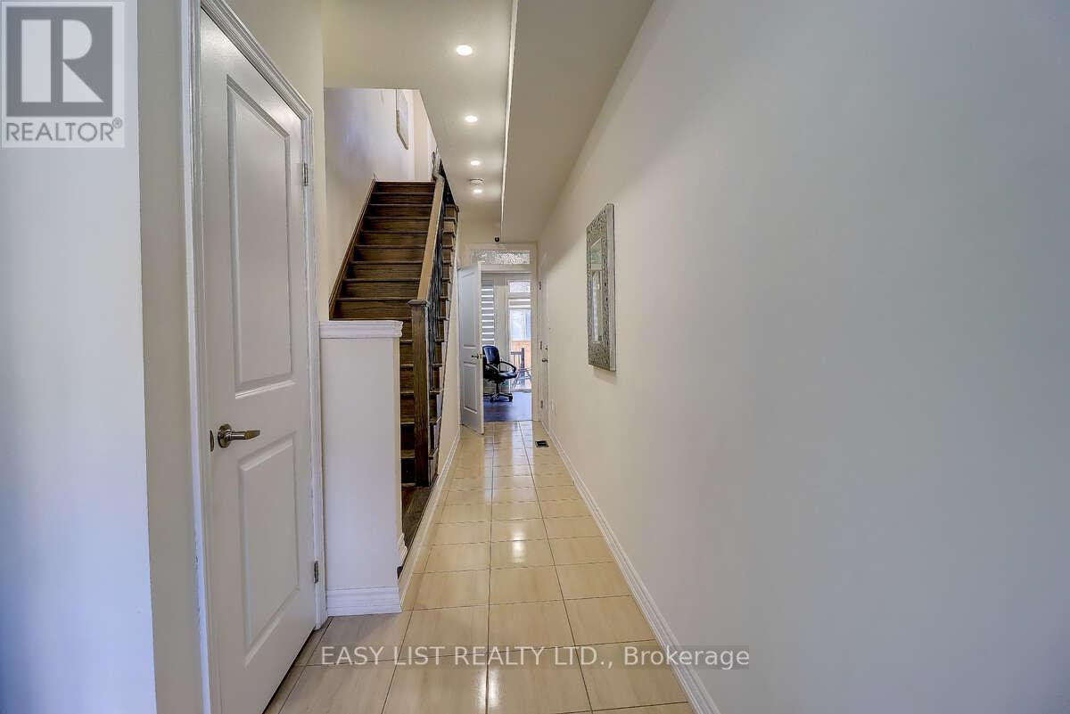 38 Hallmark Way, Whitby, Ontario  L1P 0K2 - Photo 27 - E13440652