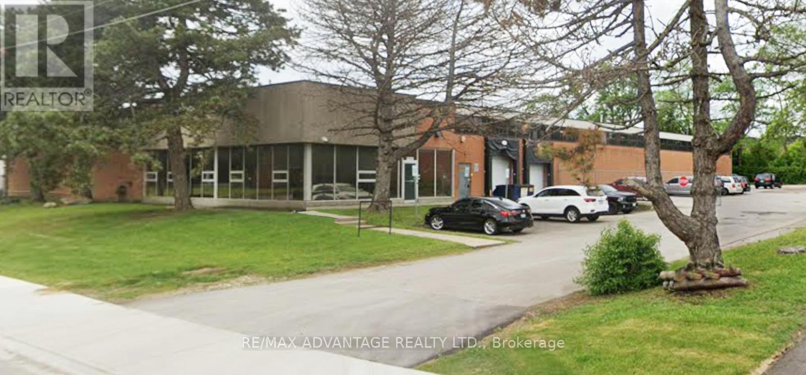 56 TORLAKE CRESCENT, Toronto, Ontario