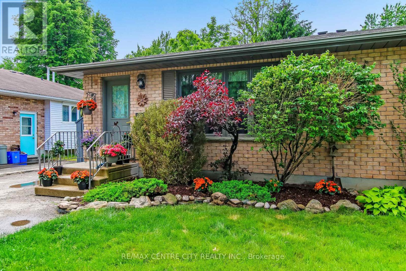 11 WILLOW STREET, St. Thomas, Ontario
