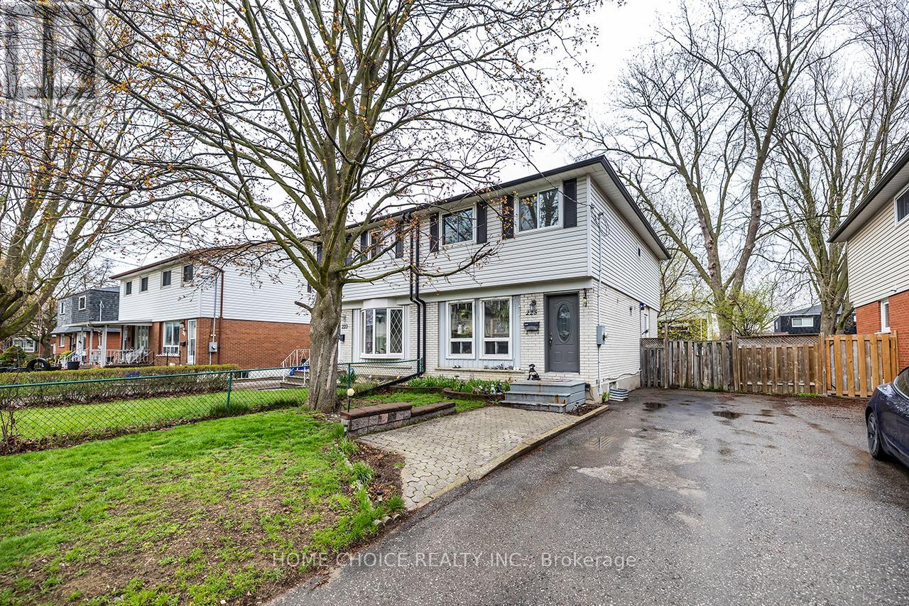 225 BARKLEY CRESCENT, Oshawa, Ontario