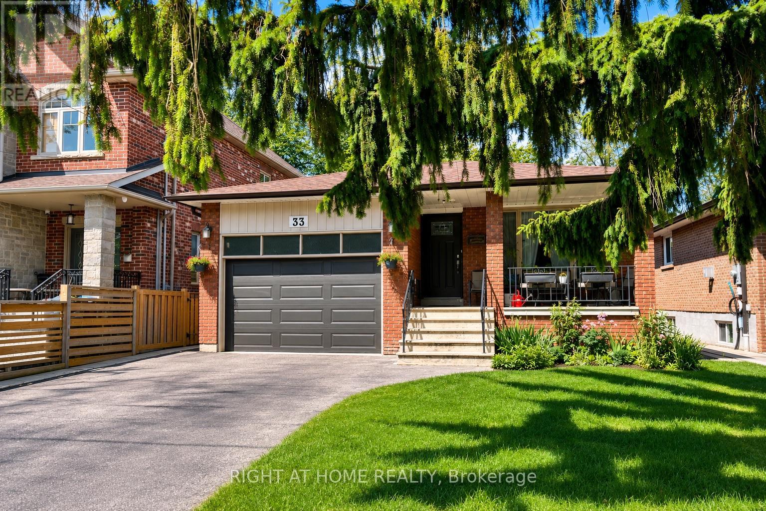 33 BENSON AVENUE, Mississauga, Ontario