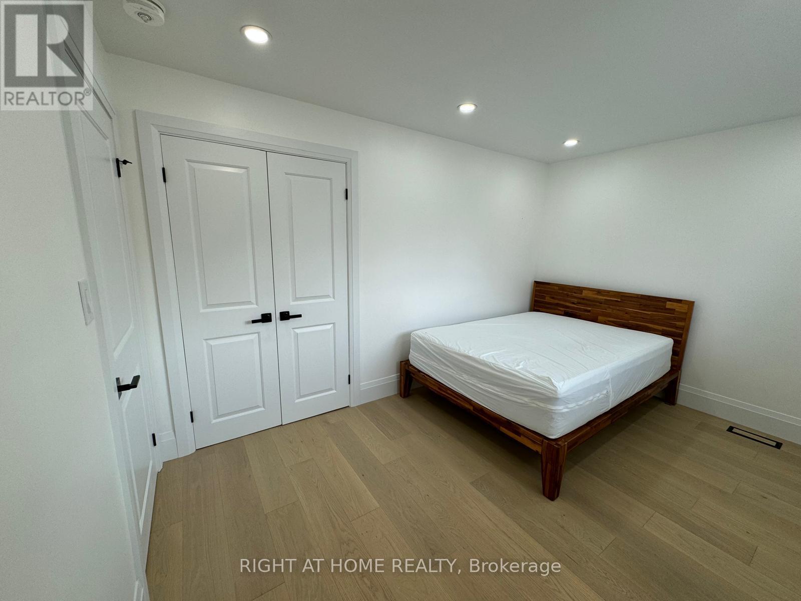 52 Sedgebrook Crescent, Toronto, Ontario  M9B 2X4 - Photo 11 - W13440728
