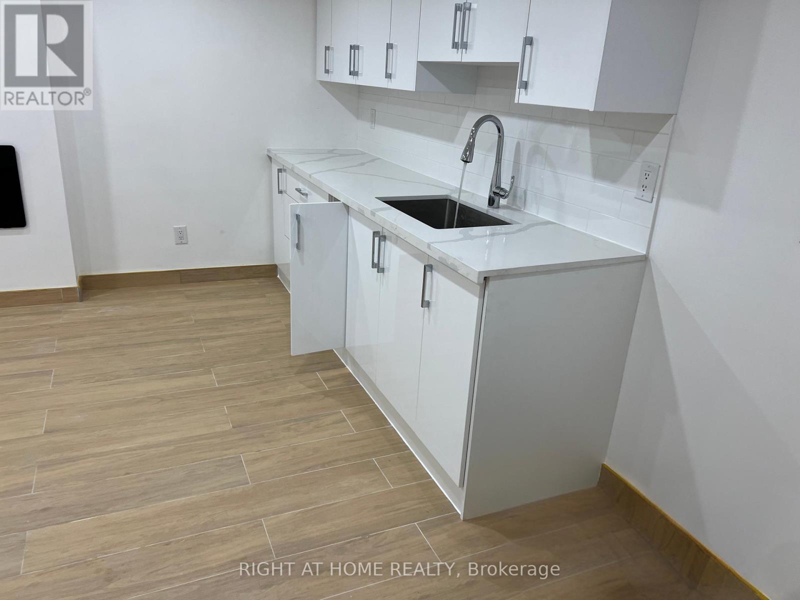 52 Sedgebrook Crescent, Toronto, Ontario  M9B 2X4 - Photo 17 - W13440728
