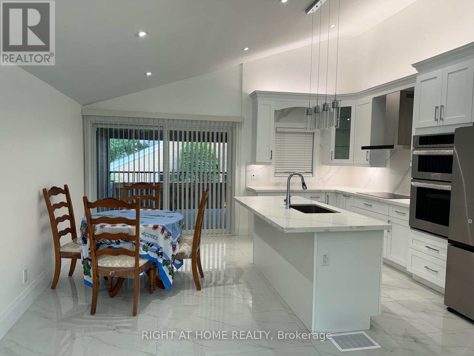 52 Sedgebrook Crescent, Toronto, Ontario  M9B 2X4 - Photo 6 - W13440728