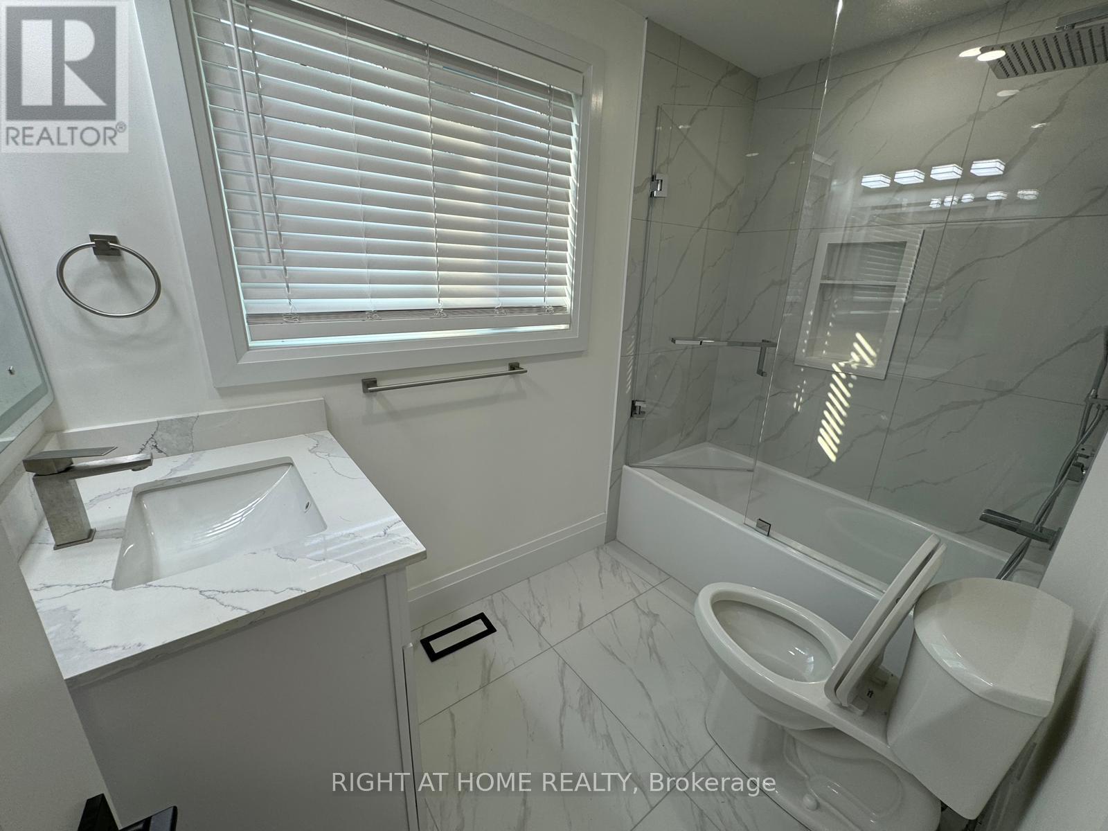 52 Sedgebrook Crescent, Toronto, Ontario  M9B 2X4 - Photo 8 - W13440728