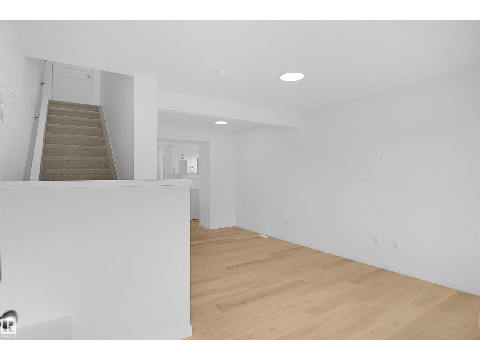 427 Aster Dr NW, Edmonton, Alberta  T6T 2N8 - Photo 4 - E4471143