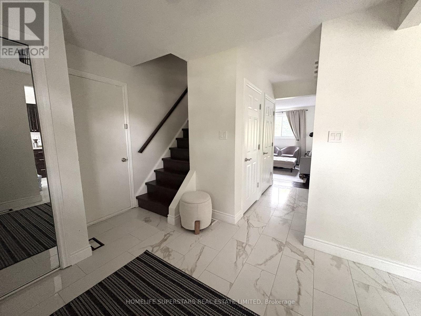 77 Horning Drive E, Hamilton, Ontario  L9C 6L2 - Photo 4 - X13435264