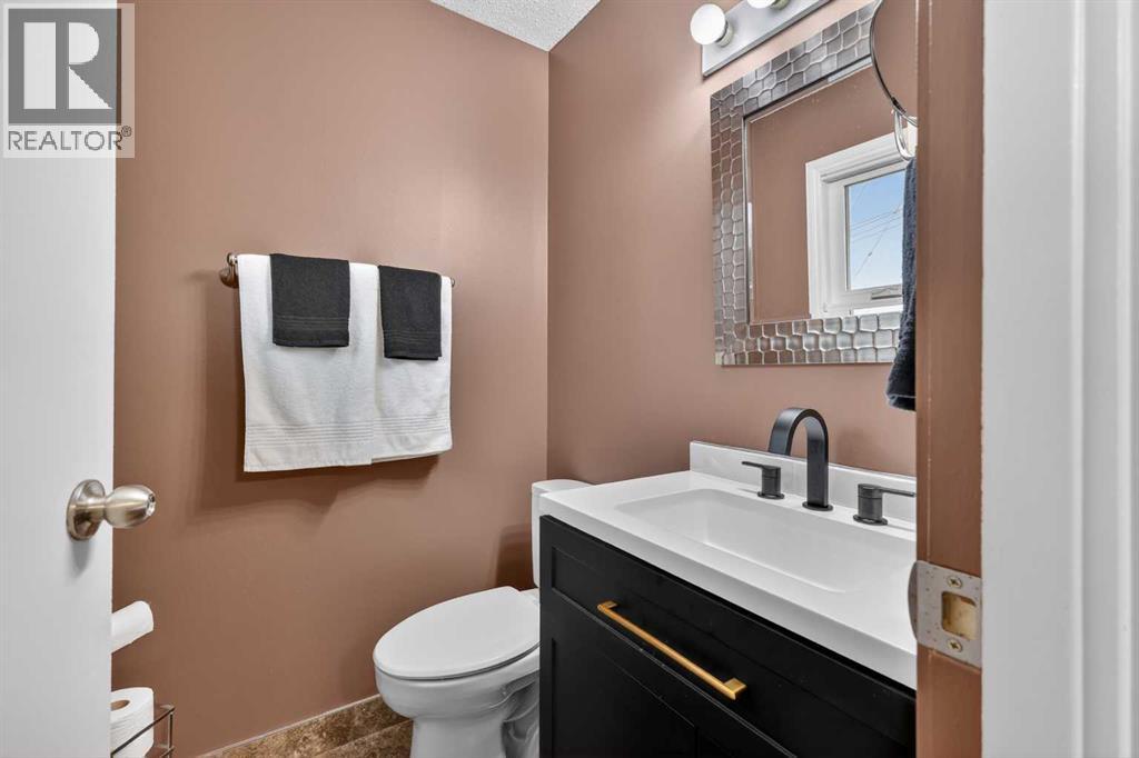 10640 Oakmoor Way Sw, Calgary, Alberta  T2W 2H8 - Photo 20 - A2317861