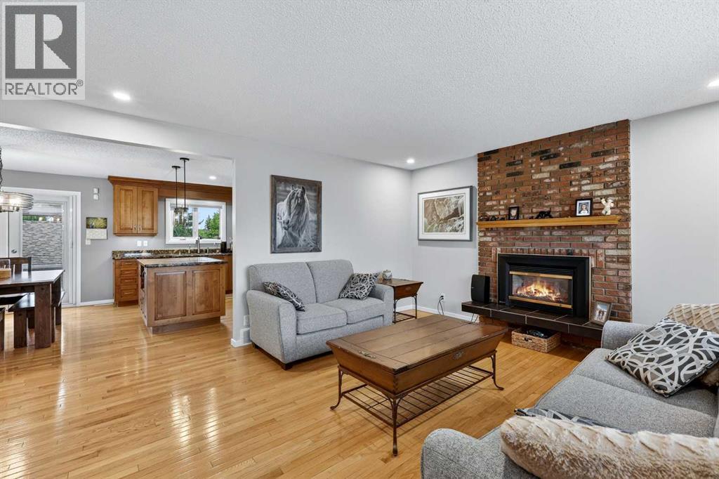 10640 Oakmoor Way Sw, Calgary, Alberta  T2W 2H8 - Photo 17 - A2317861