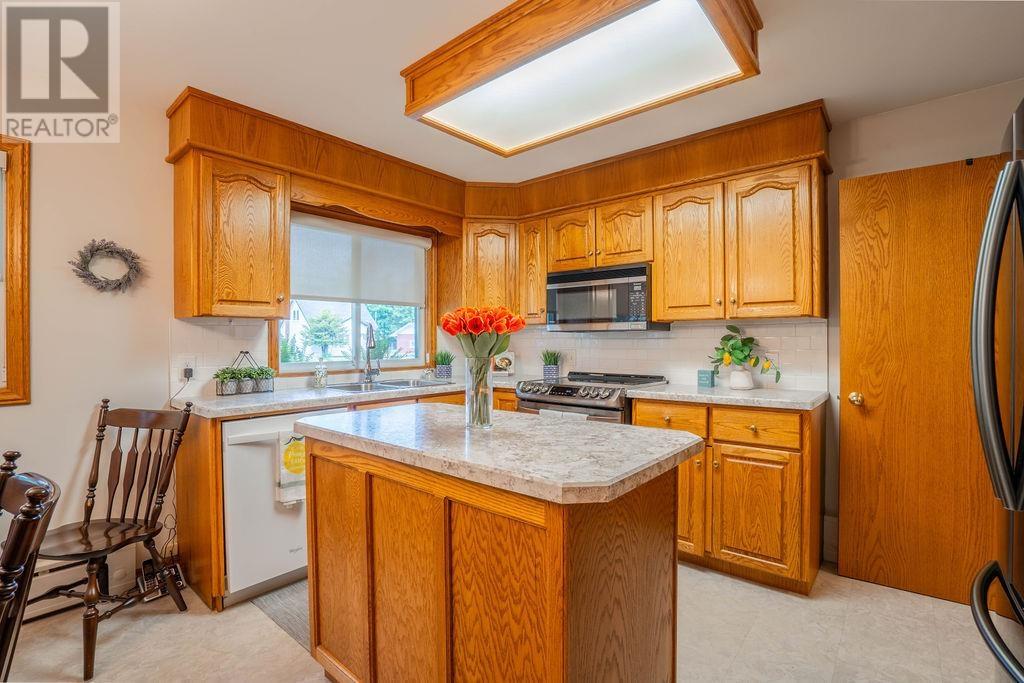 290 Shannon Rd, Sault Ste. Marie, Ontario  P6A 4K5 - Photo 12 - SM261435