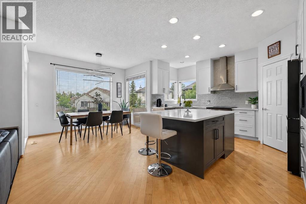 36 Somerside Bay SW, Calgary, Alberta T2Y 4K6 - Photo 1 - A2316515