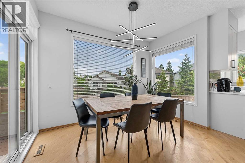 36 Somerside Bay SW, Calgary, Alberta T2Y 4K6 - Photo 8 - A2316515