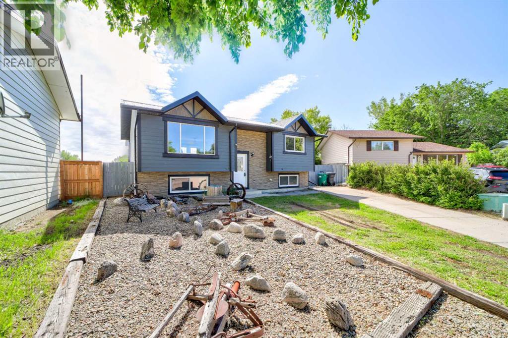 162 Pensacola Court W, Lethbridge, Alberta  T1K 4R6 - Photo 1 - A2319967