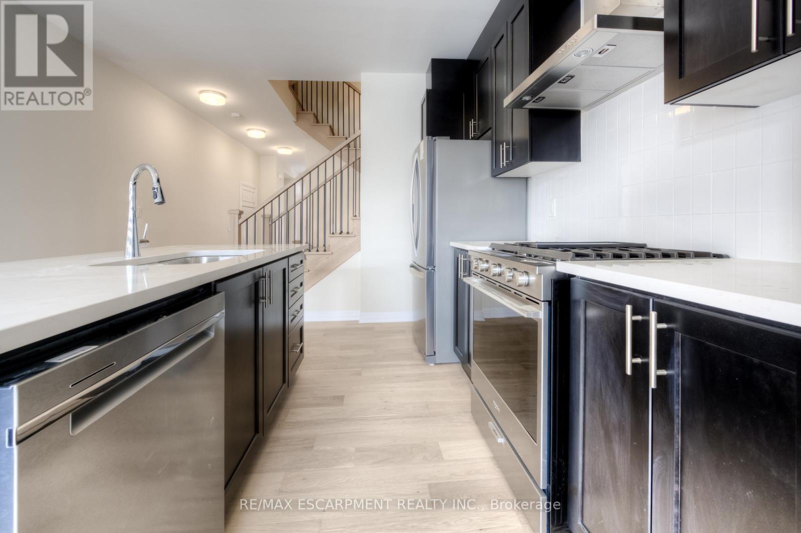 104 Settlers Road E, Oakville, Ontario L6H 7W5 - Photo 11 - W13440748