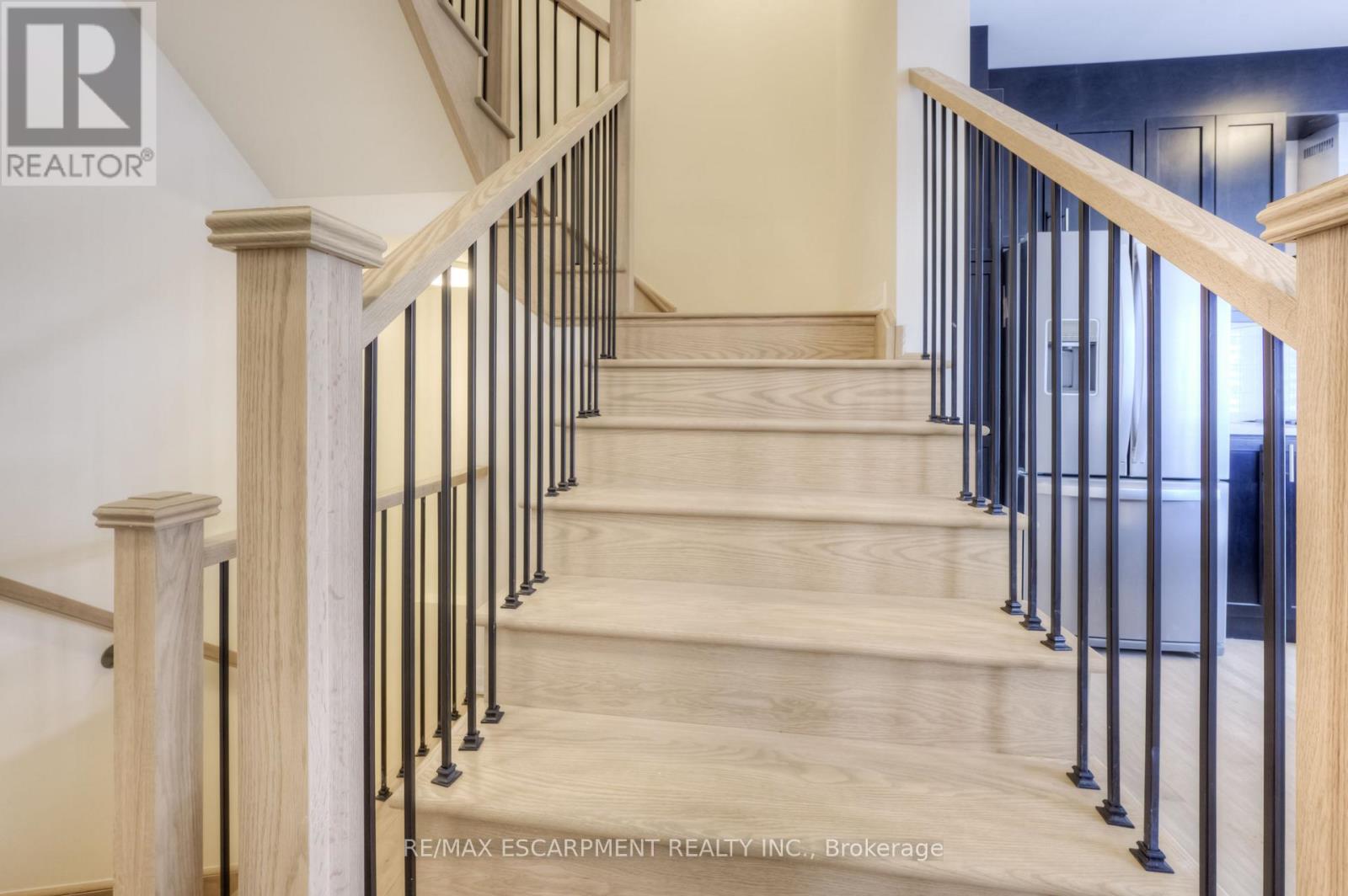 104 Settlers Road E, Oakville, Ontario L6H 7W5 - Photo 18 - W13440748