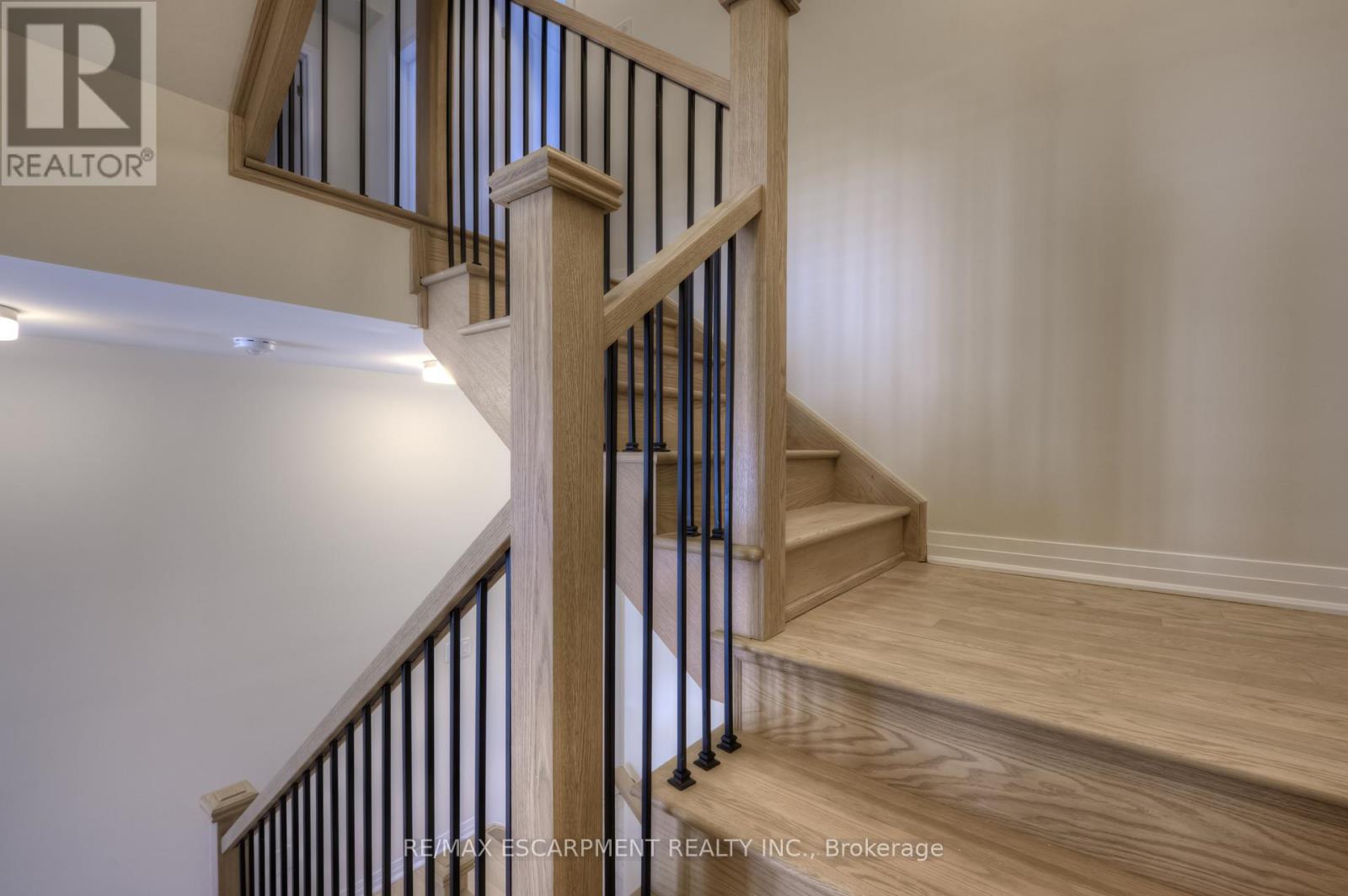104 Settlers Road E, Oakville, Ontario L6H 7W5 - Photo 19 - W13440748